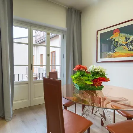 Stunning & Luxurious 1br 1 Min Walk By Duomo 佛罗伦萨