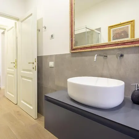 דירה Stunning & Luxurious 1br 1 Min Walk By Duomo *
