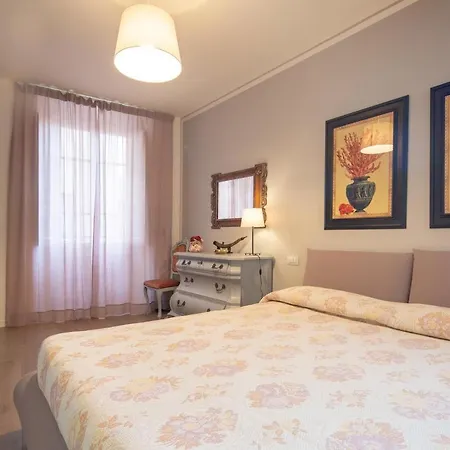 Stunning & Luxurious 1br 1 Min Walk By Duomo * 佛罗伦萨