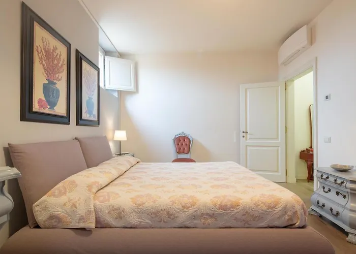 Stunning & Luxurious 1br 1 Min Walk By Duomo Lejlighed Firenze